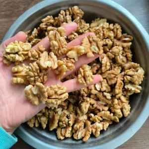 China Walnut Kernel Premium Quality Extra Light Half Walnut Kernel Organic Top Thin Raw Nuts Walnuts