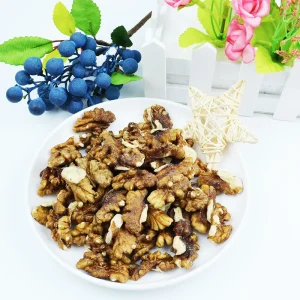 Factory Direct Sale Dried Walnut Kernels Light Amber Quarters 185 Walnut Kernels Free Sample