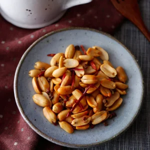High-quality HuangFeiHong Spicy Peanut Snacks Individually Packaged 110g Box Dried Blanched Food Grade Peanut Nuts Specialty