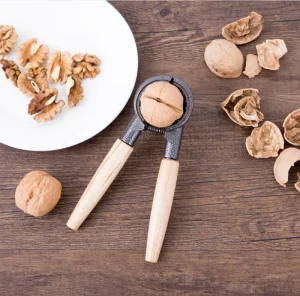 Walnut Cracker Nutcracker Anti Splash Nutcracker Nutcracker Kitchen Tool Tool for Nuts Funnel Walnut Pliers